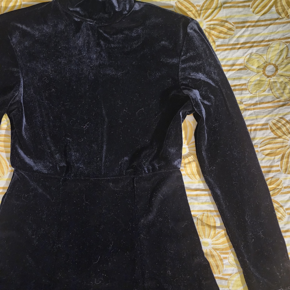 Chic Black Velvet Long Sleeve Dress - Picture 3 of 7